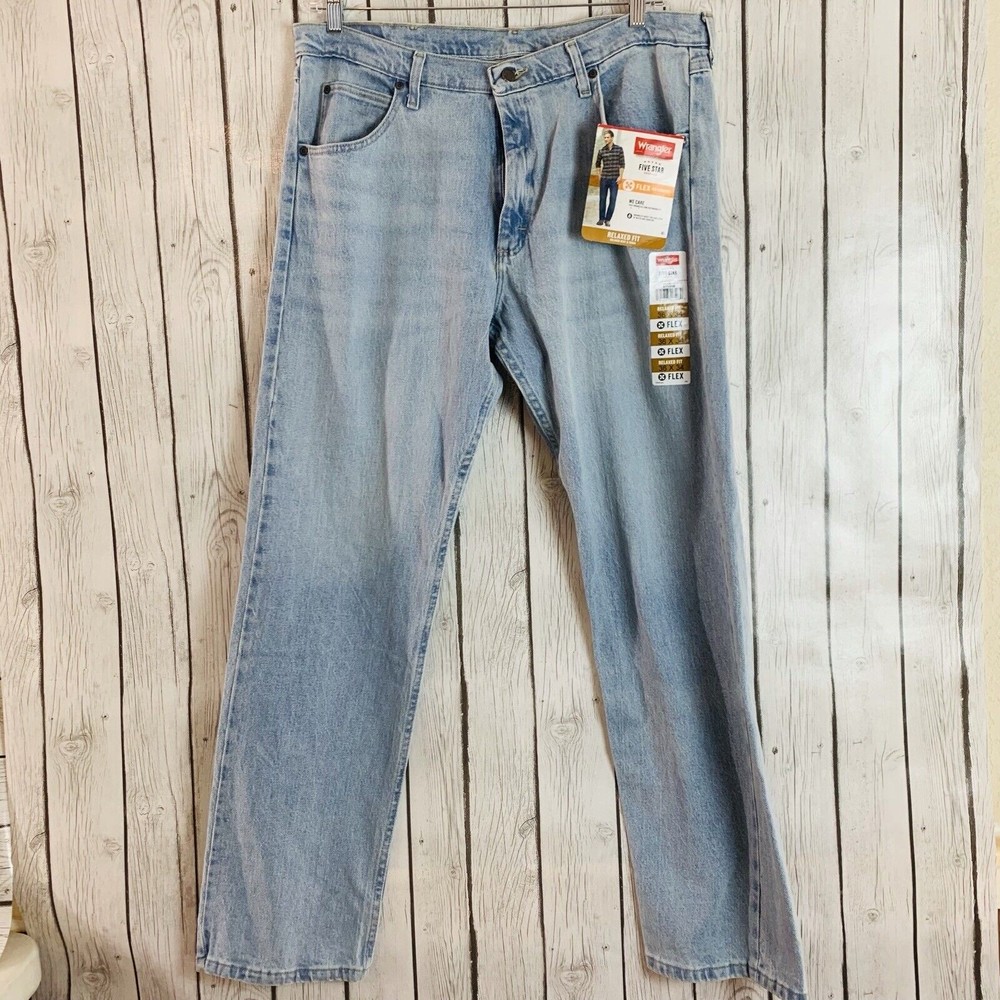NEW Mens Wrangler Relaxed Fit Flex Light Wash Denim Blue Jeans Size W 36 L 34